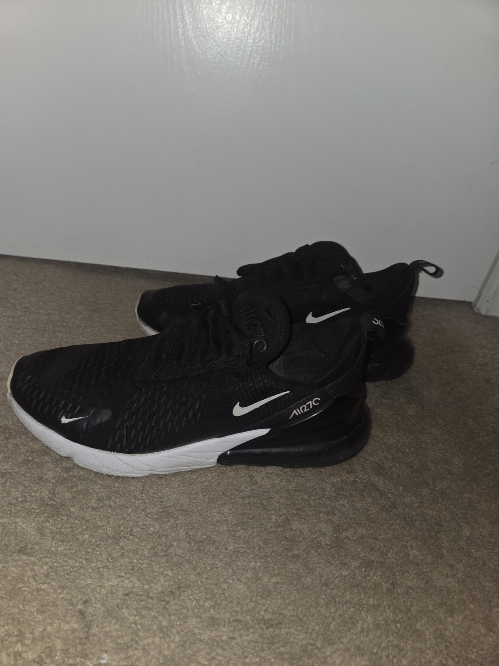 Nike Air Max 270 Men's Running Shoes Size 11.5, Black/White, Athletic Sneakers - Picture 2 of 9